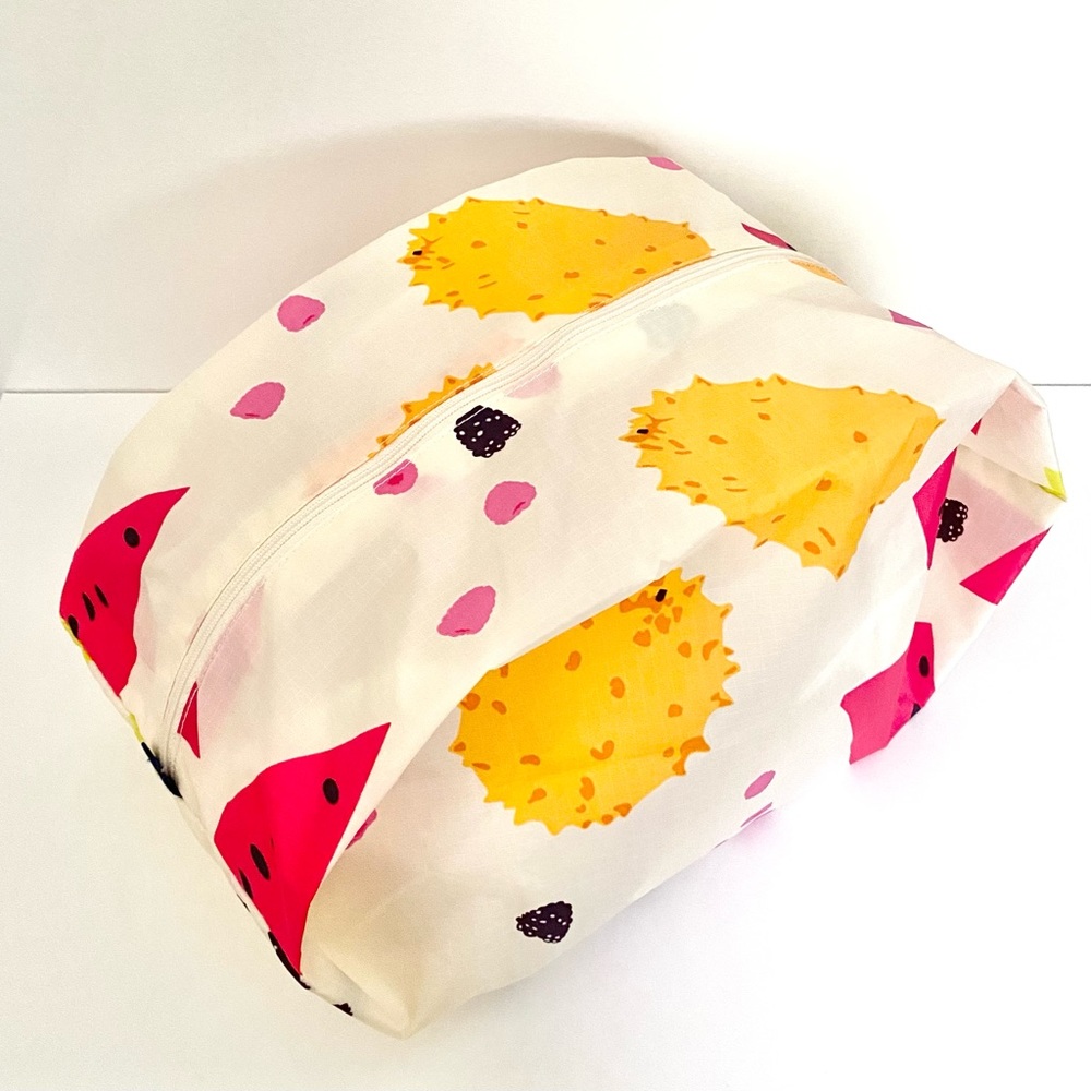 BAGGU • Large 3D Zip Pouch in Summer Fruit
